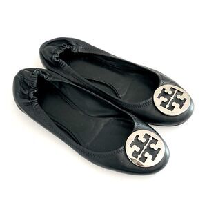 Tory Burch Iconic Black Leather Flats Silver Tone Logo Plate sz 8 Luxury Elegant